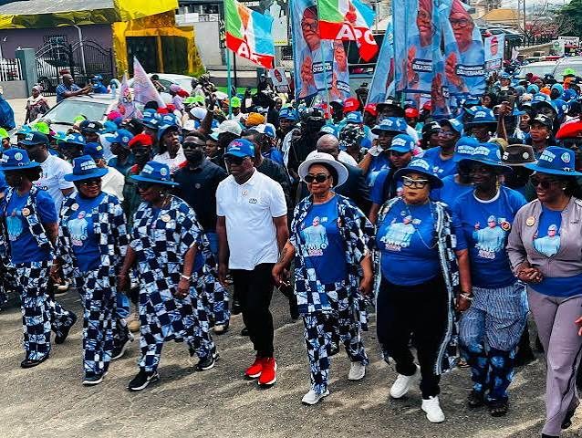 Oyetola's Wife Mobilises 10,000 Women for Oyebamiji in Osun Poll